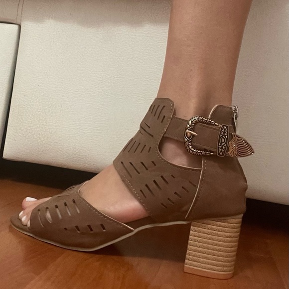 Womens Leather Shoes - Picture 2 of 11